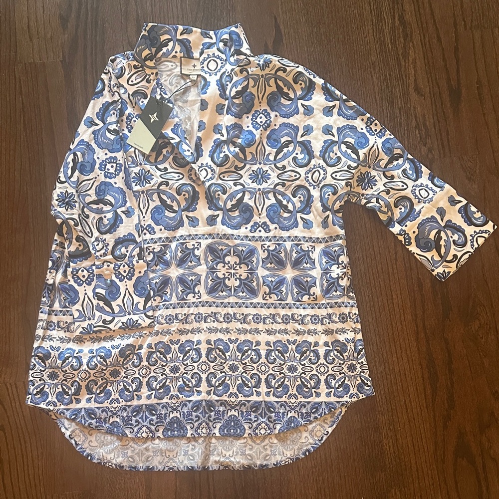 Tuckernuck Blue and White Majolica Tile Willow Women's Button Down Shirt - Picture 1 of 4